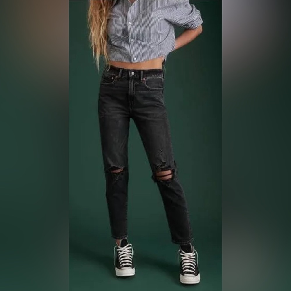 AMERICAN EAGLE distressed Mom jeans size women’s 000